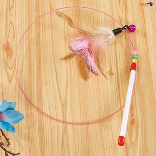 TOC004 Cần câu mèo cán dẻo gắn lông vũ 1