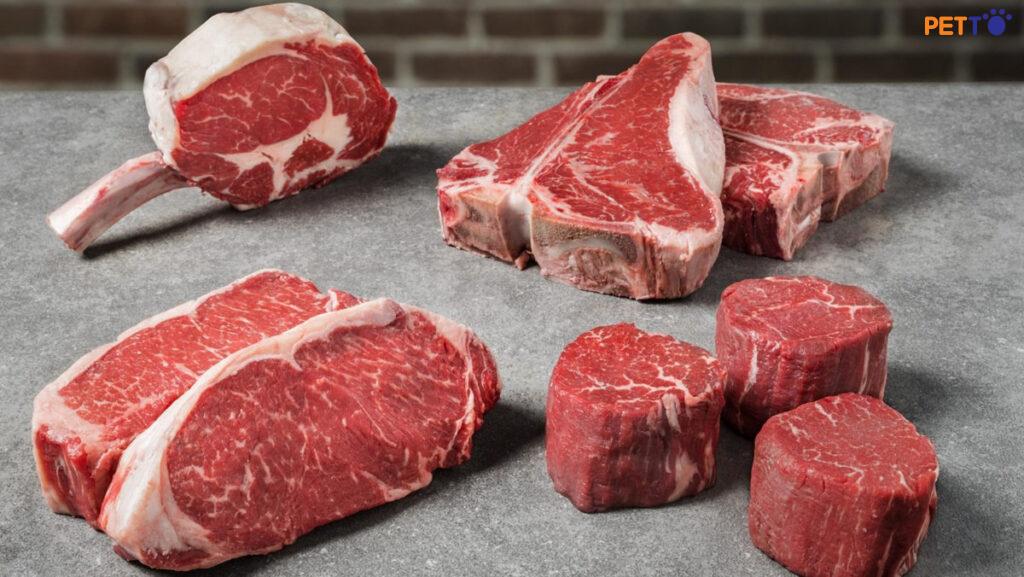 Để bảo quản thịt bò sống, hãy đặt nó trong một chậu nước lạnh và để nó ở nhiệt độ phòng.
